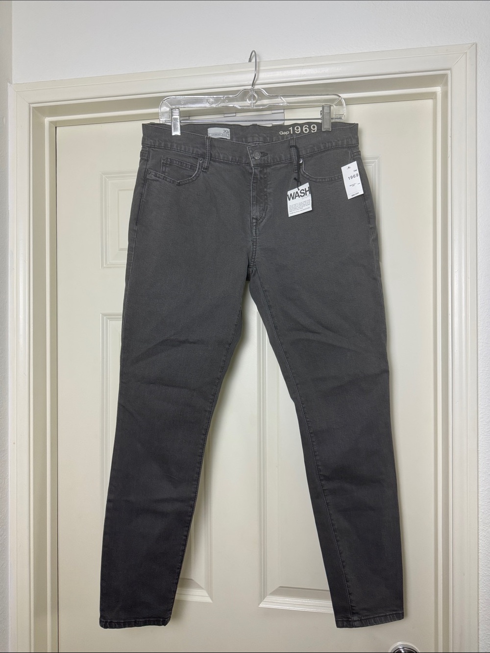 NWT Gap 1969 Legging Jean in Charcoal Gray size 30r